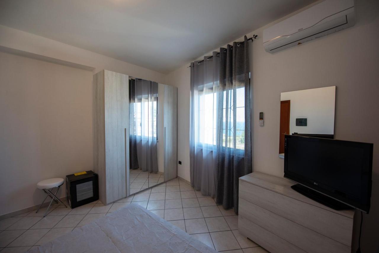 B&B Esterita Parghelia Bagian luar foto