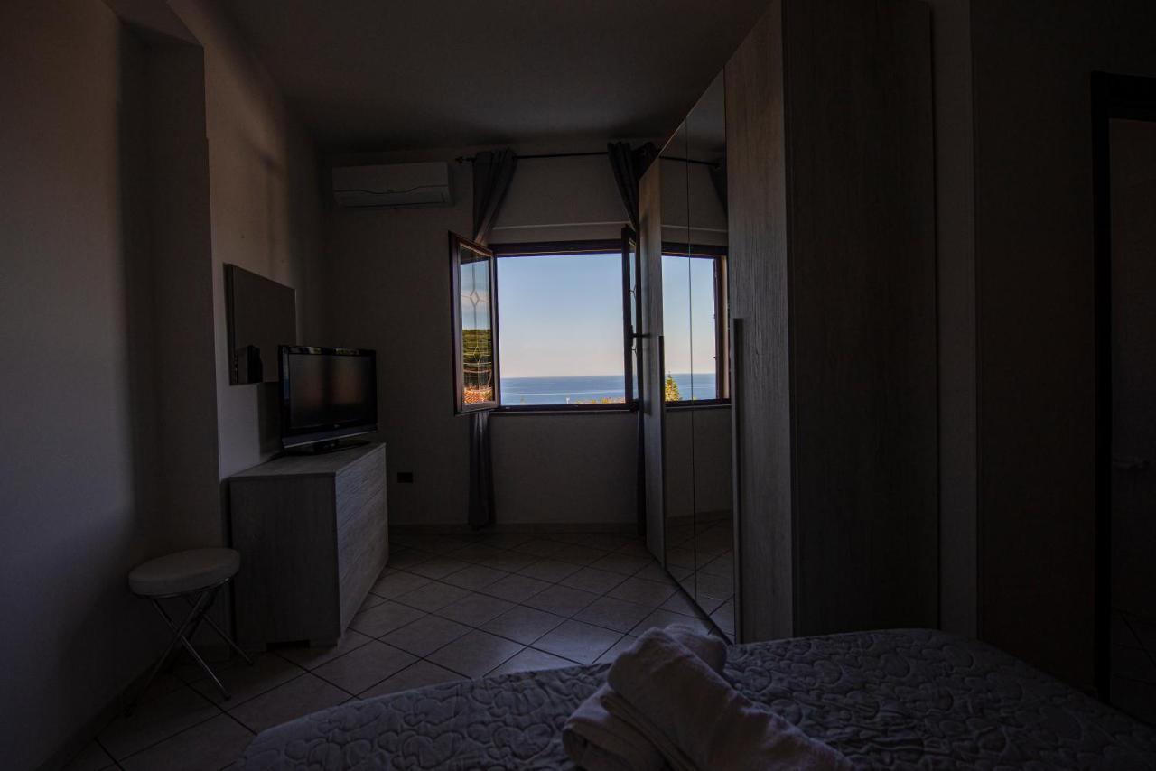 B&B Esterita Parghelia Bagian luar foto