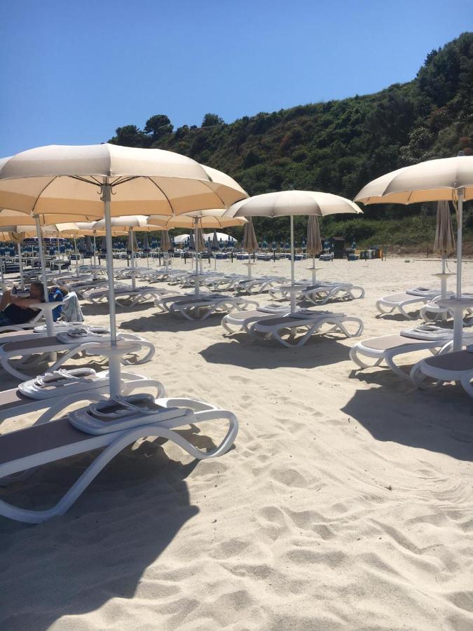 B&B Esterita Parghelia Bagian luar foto